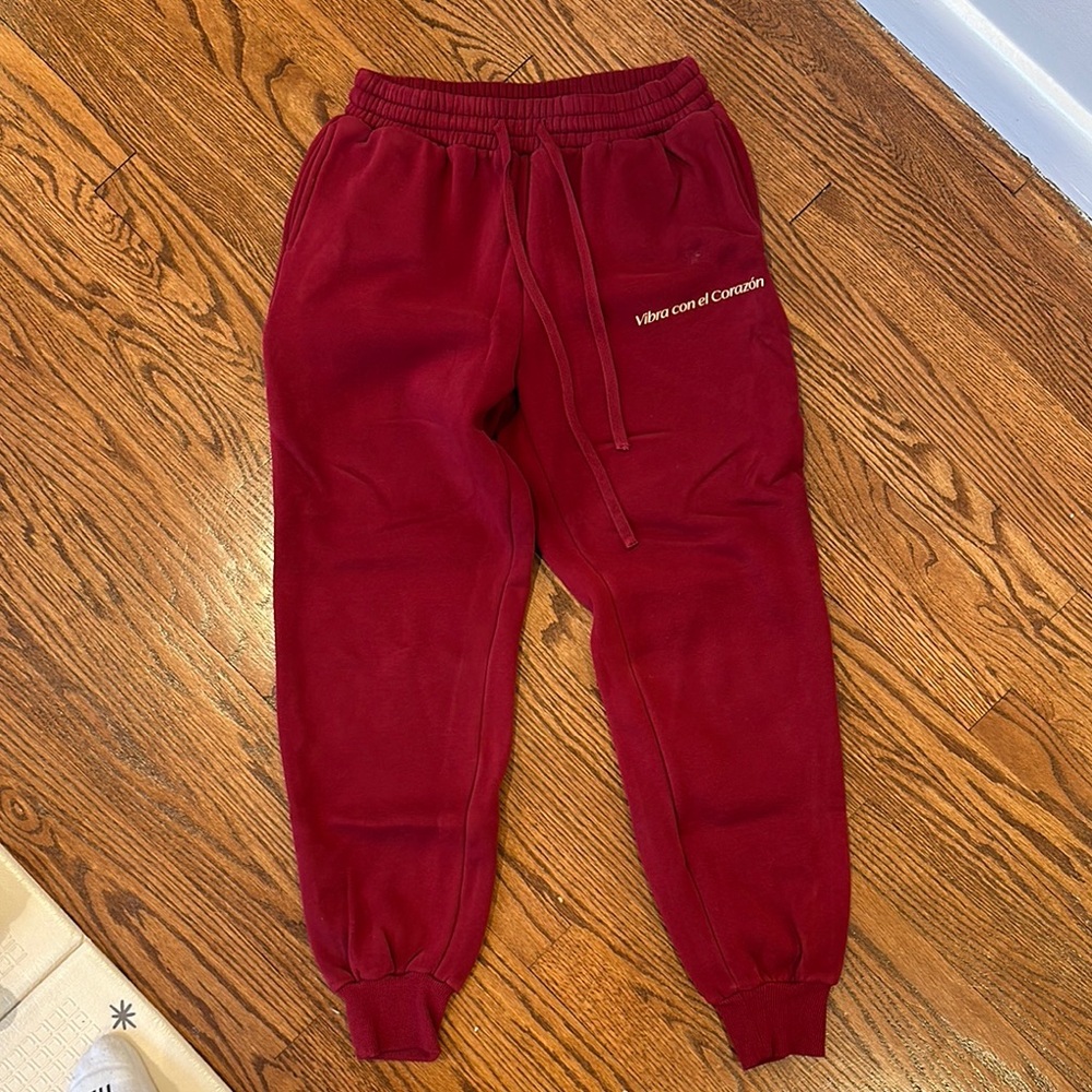 Miss Lola Vibra Con El Corazon Jogger Pants